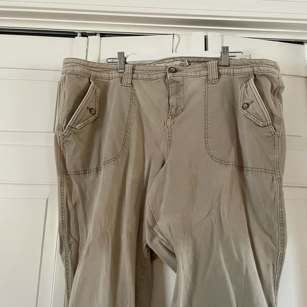 Torrid cropped Cargo/khaki Pants